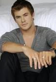 hemsworth actori cu ochii albastrii