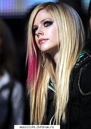 Avril Lavigne. - Asa sa faci! Voua nu va place cum ii sta cu - Cantareti,cantarete si trupe
