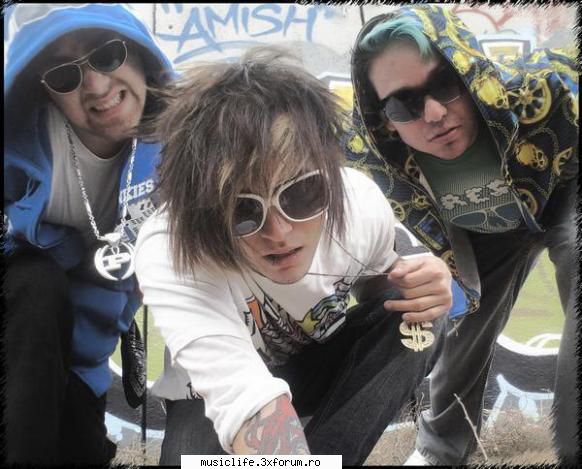 Brokencyde - Brokencyde was founded by singers Se7en and Mikl - Cantareti,cantarete si trupe