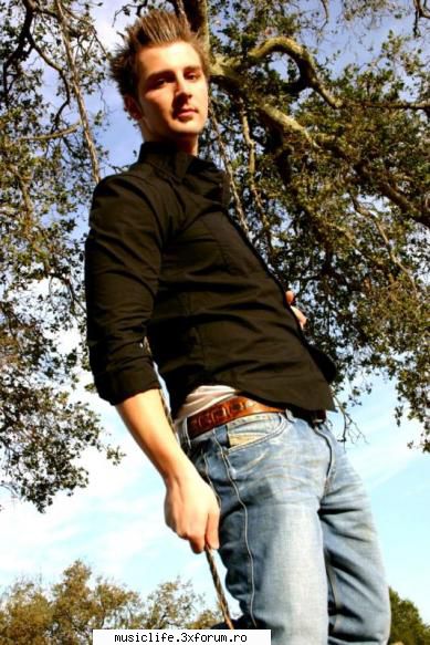Secondhand Serenade - Secondhand Serenade is an American acoustic rock - Cantareti,cantarete si trupe